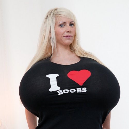 Бишайн - самая большая силиконовая грудь в мире