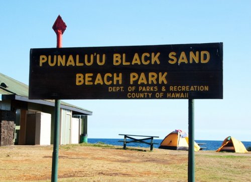 Пуналу - пляж с черным песком