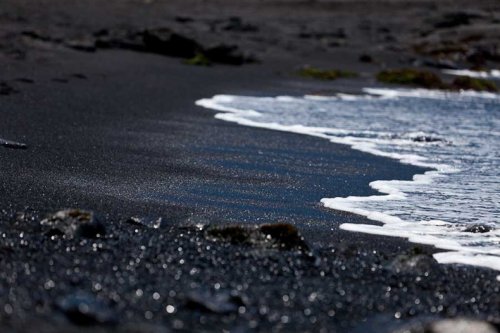 Пуналу - пляж с черным песком