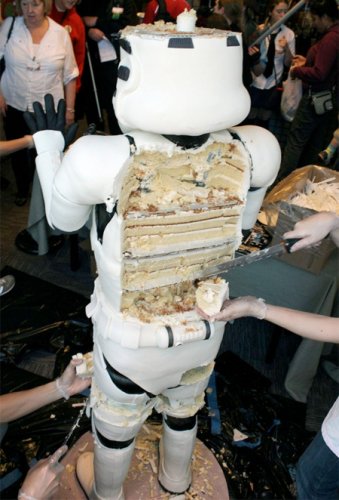 Торт в виде штурмовика из Звездных войн