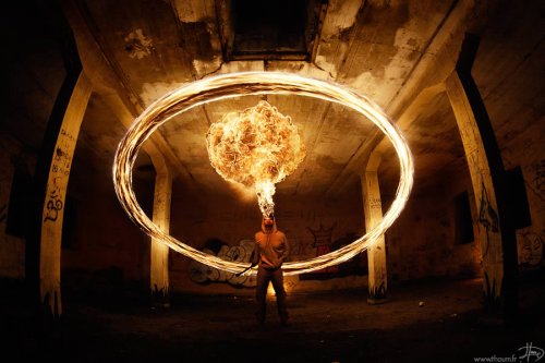 Игры с огнем от фотографа Tom Lacoste