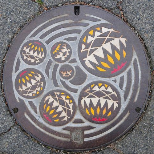 Японские канализационные люки