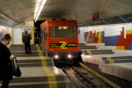 Кармелит - одна из самых коротких систем метро в мире