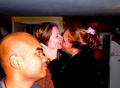 Фото бомбы с целующимися девушками (47 шт.)