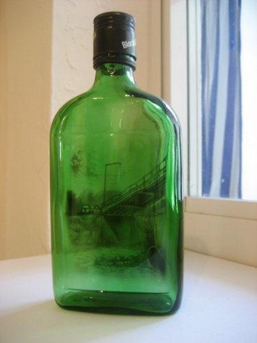 Рисунки на бутылках Джима Динджилиана