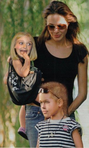 Анджелина Джоли и ее приемные дети