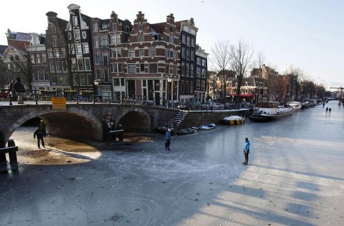 Каналы в Нидерландах превратились в каток