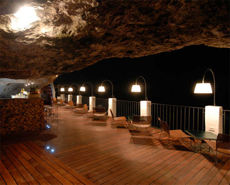 Ресторан в пещере