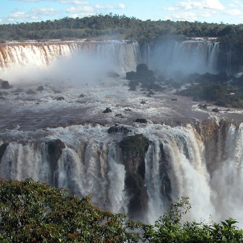 Водопад Игуасу - достопримечательность на границе двух стран