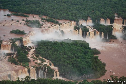 Водопад Игуасу - достопримечательность на границе двух стран