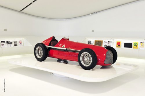 Музей Enzo Ferrari в Модене, Италия