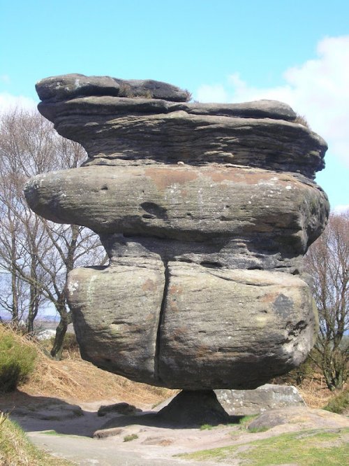 Самые известные балансирующие камни