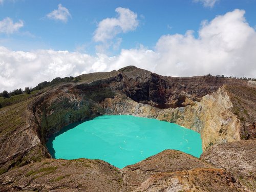 15 самых удивительных кратерных озер
