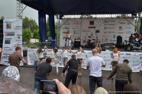 Автодрайв-2012: бикини-мойка и мокрые майки