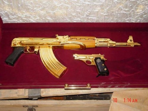 Золотое и серебряное оружие из коллекции Саддама Хусейна