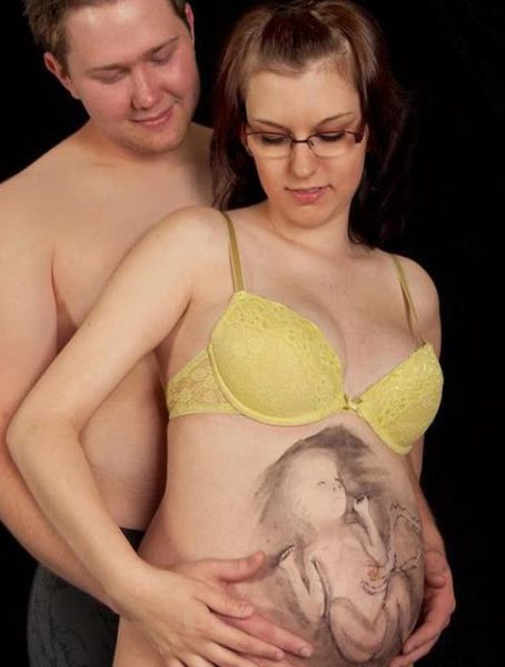 Странные снимки беременных девушек