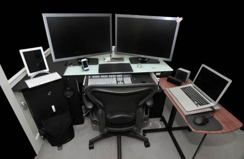 Компьютерный стол для музыкальной студии