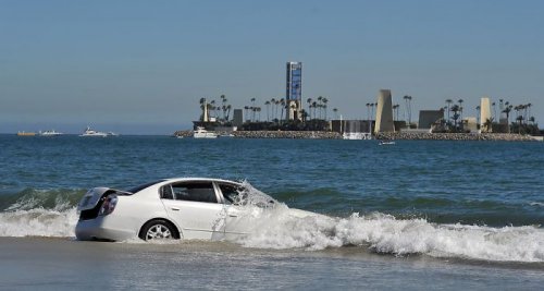 Американец утопил свое авто в море