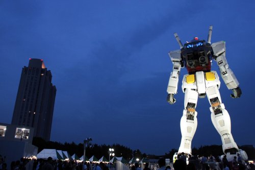 Японский робот-исполин Gundam