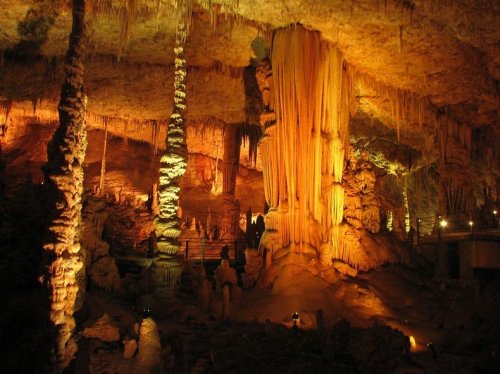 Психоделические сталактиты в израильской пещере Авшалом
