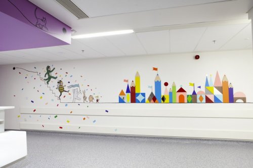 Разноцветные интерьеры в детских больницах