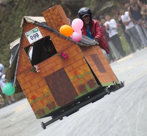 "Пробег" роликовых тележек на 24-ом фестивале в колумбийском городе Медельин