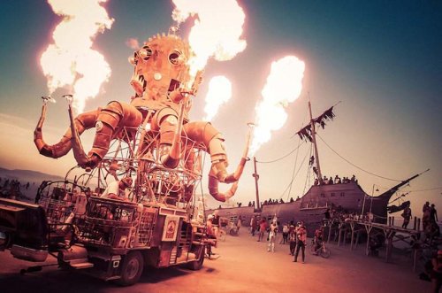 Удивительные инсталляции фестиваля Burning Man в фотографиях Трея Рэтклиффа