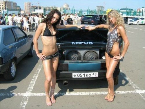 Большая коллекция: российские девушки у тюнингованных автомобилей