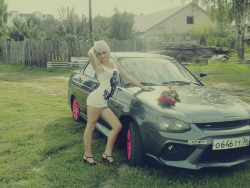 Большая коллекция: российские девушки у тюнингованных автомобилей