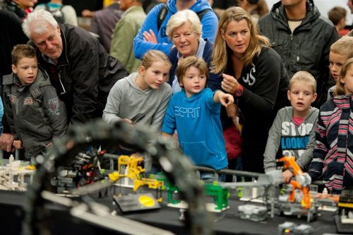 Lego World 2012 в Нидерландах празднует 80-летие самого главного в мире конструктора