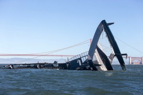 Крушение дорогостоящего катамарана AC72 в заливе Сан-Франциско