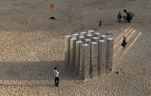 Open-air выставка скульптур на сиднейском пляже Bondi