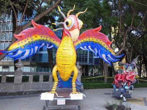 Парад фантастических существ Алебрихе в Мексике