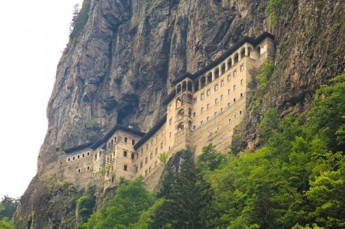 Топ-5: самые неприступные монастыри в мире
