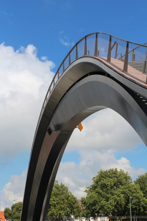 Млечный Путь – необычный мост в Голландии