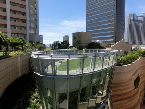 Восьмиуровневый парк на крыше в Осаке, Япония