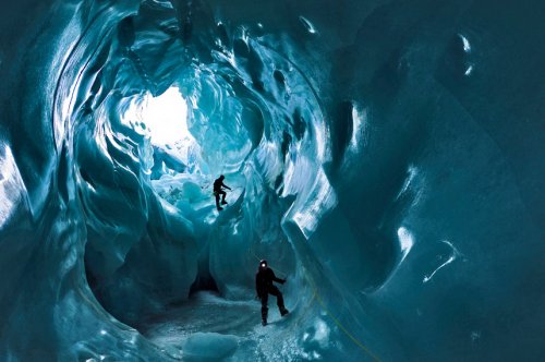 В ледяных пещерах ледника Горнер