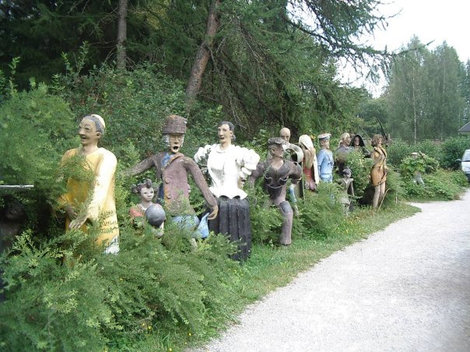 Экспозиция скульптур Вейо Рёнккёнена под открытым небом