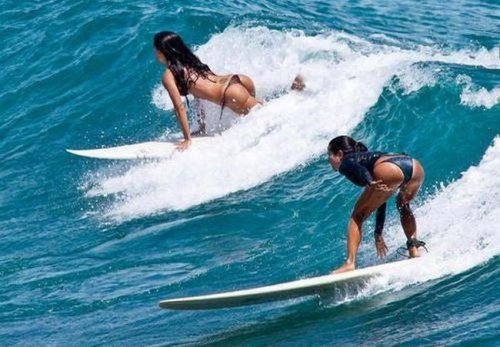 Девушки-серфингистки (34 фото)