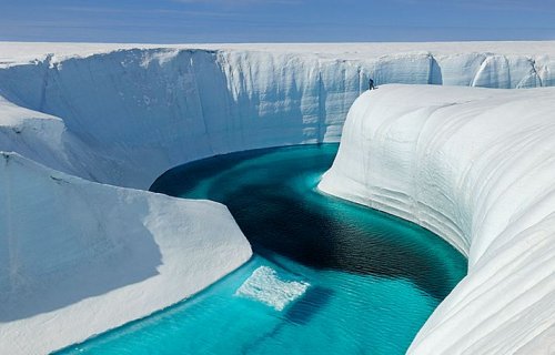 Захватывающая дух красота Голубой реки в Гренландии