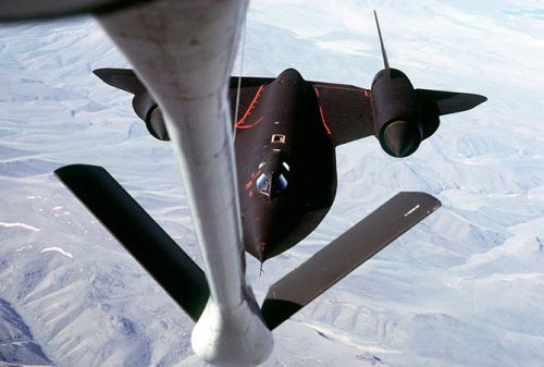 Lockheed SR 71 Blackbird – самолет, который просто улетал от ракет "земля-воздух"