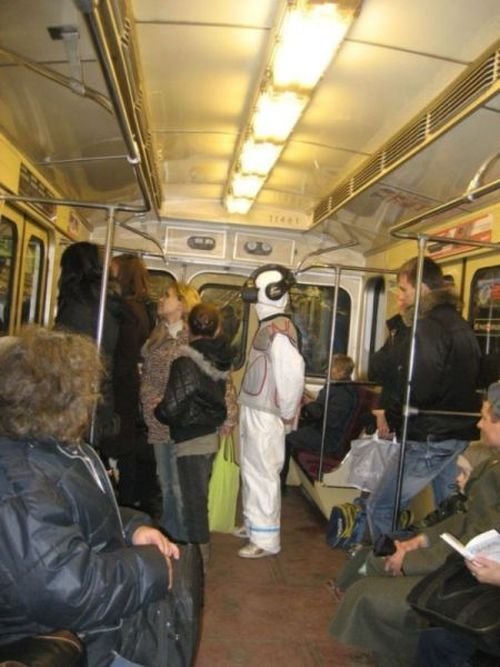 Странные люди в общественном транспорте (29 фото)