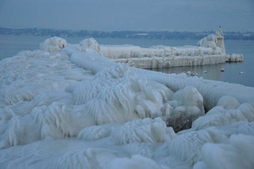 Маяки, скованные ледяной шубой (14 фото)