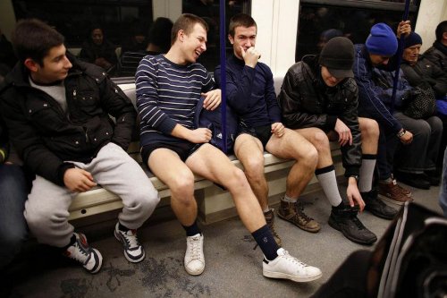 Поездка на метро без штанов – веселый флешмоб, прошедший в 60-ти городах мира