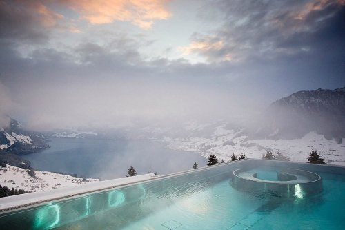 Шесть самых живописных открытых бассейнов на зимних курортах