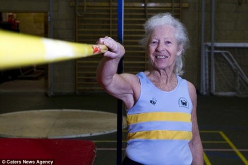 Чемпионка мира по прыжкам с шестом – в 77 лет!