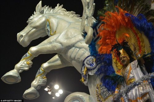 В Рио-де-Жанейро стартовал знаменитый карнавал (19 фото)