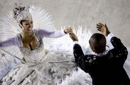 На карнавале в Рио-де-Жанейро объявлена школа-победительница (22 фото)