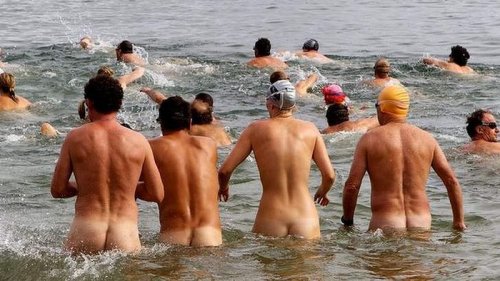 Заплыв нудистов в Австралии (15 фото)