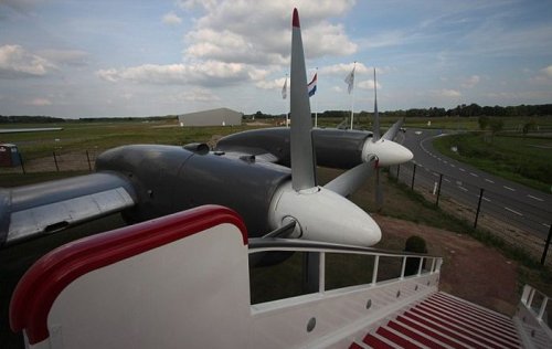 Самолёт Ил-18, переоборудованный в роскошный номер люкс (14 фото)